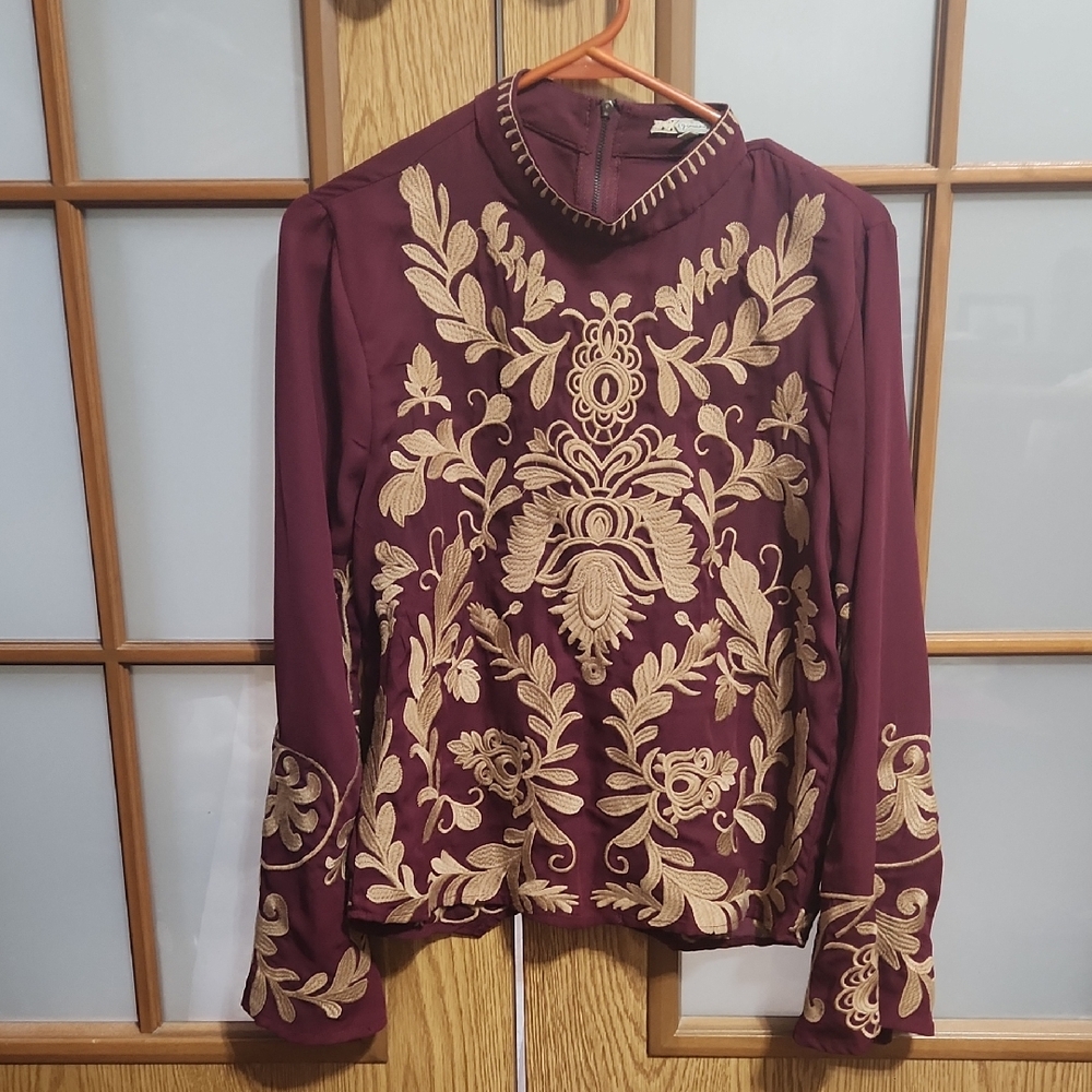 Gimmicks by BKE Maroon and Gold Embroidered Blouse With Bell Sleeves & Zip Back